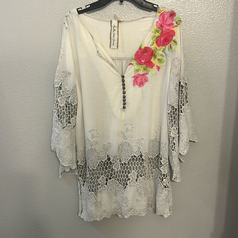 Aratta shirt blouse in excellent condition. New without tags. Size xs small.